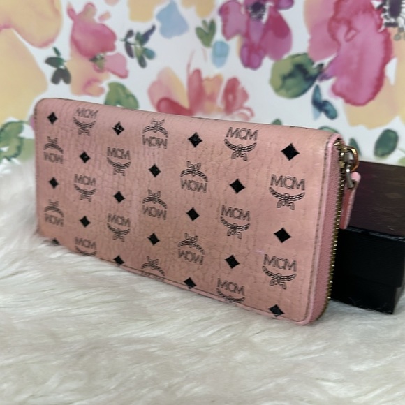 💯Authentic MCM Pink Logo Zip Wallet - Picture 8 of 15